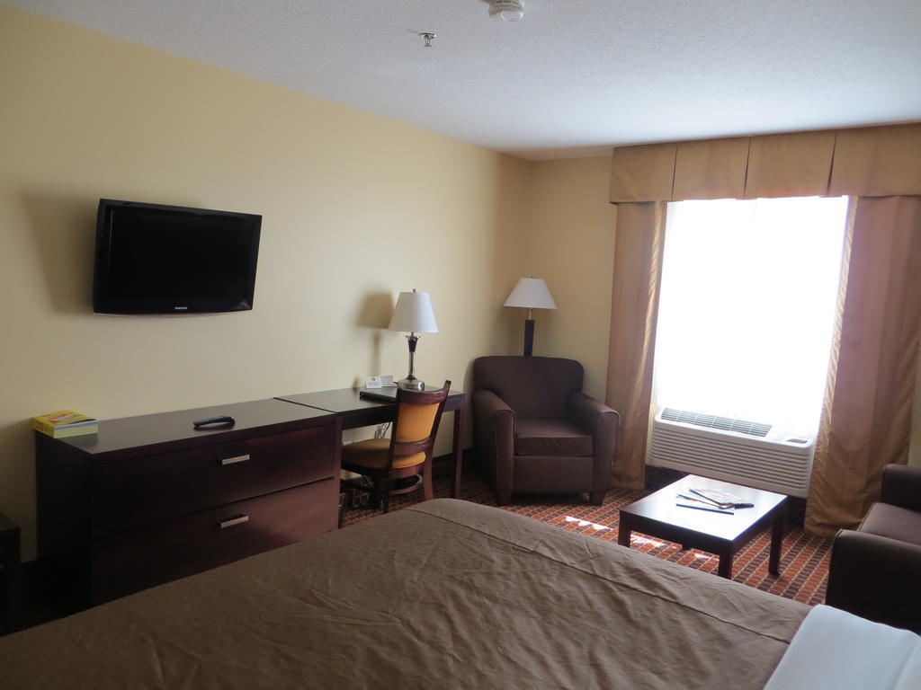 Poplar Tree Inn Stoughton المظهر الخارجي الصورة
