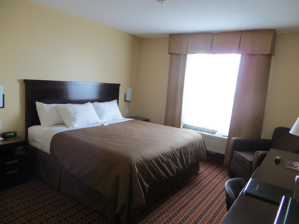 Poplar Tree Inn Stoughton المظهر الخارجي الصورة