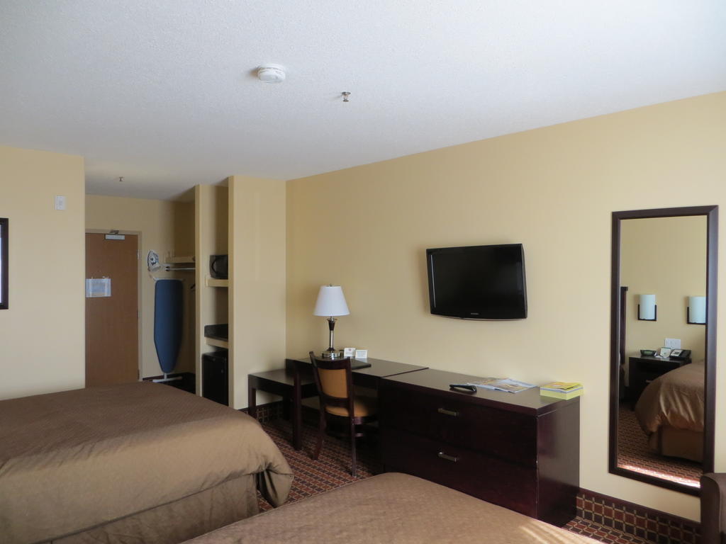 Poplar Tree Inn Stoughton الغرفة الصورة