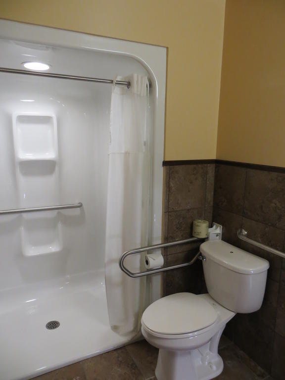 Poplar Tree Inn Stoughton الغرفة الصورة