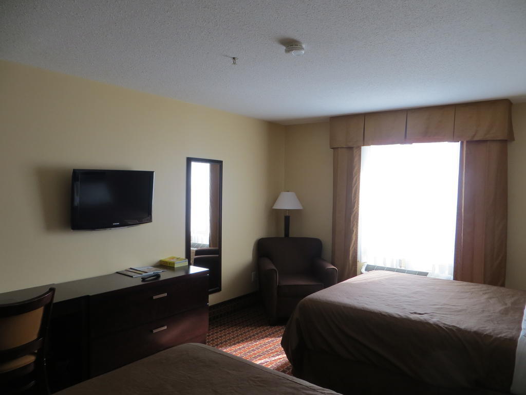 Poplar Tree Inn Stoughton المظهر الخارجي الصورة