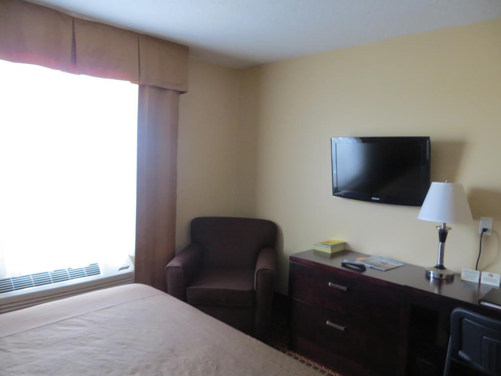 Poplar Tree Inn Stoughton الغرفة الصورة
