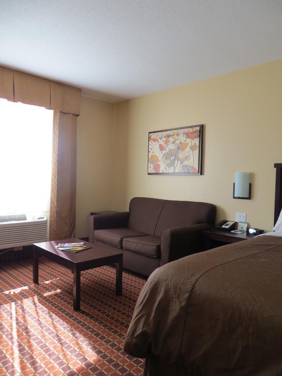 Poplar Tree Inn Stoughton الغرفة الصورة