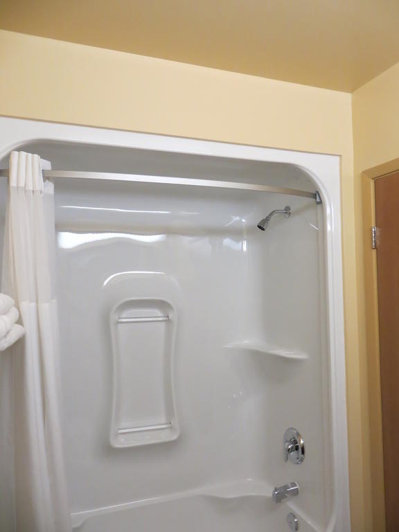 Poplar Tree Inn Stoughton الغرفة الصورة